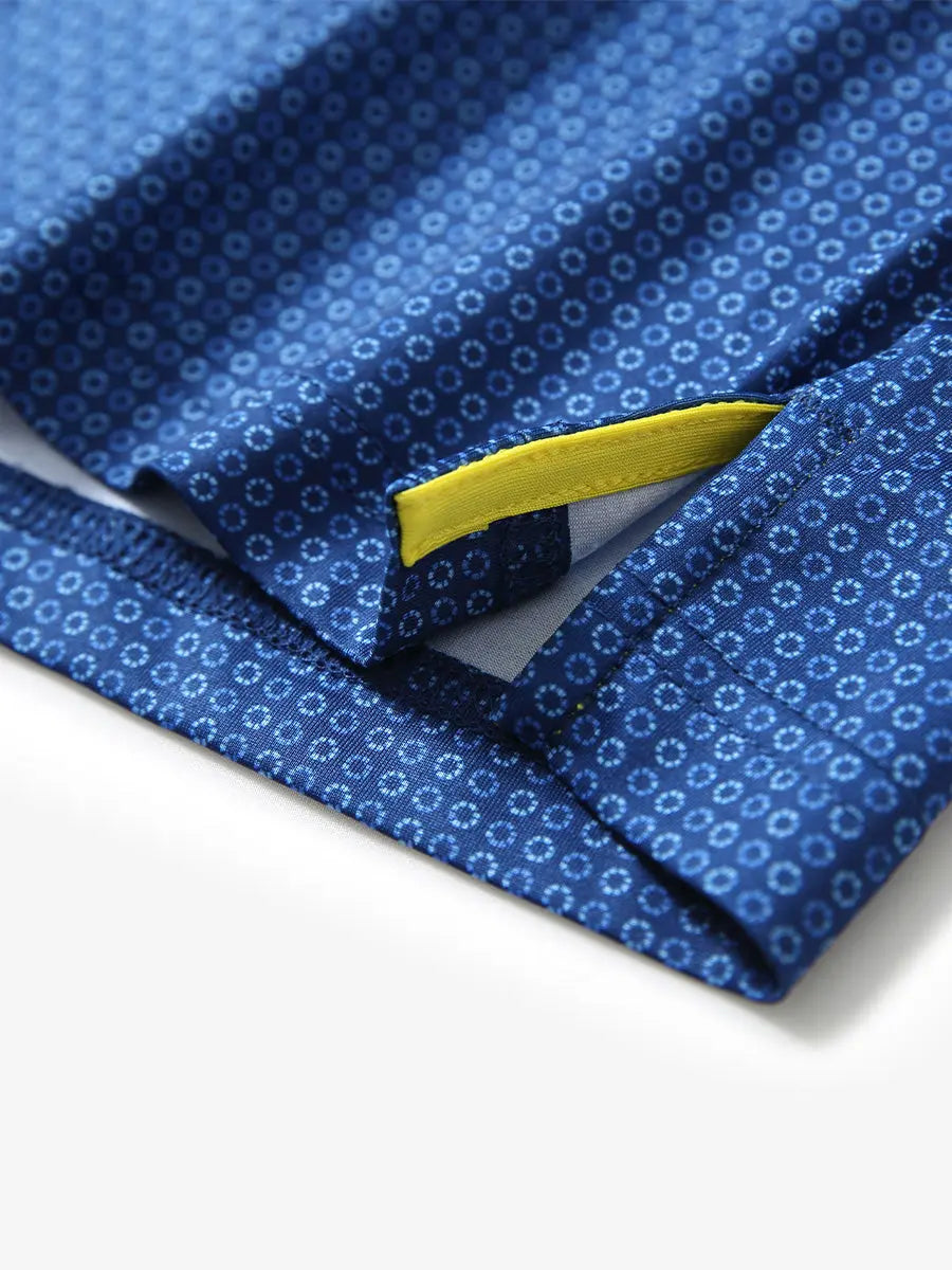 Detail view of the dark blue load pattern polo shirt, showcasing the clean hem opening and sporty finish.