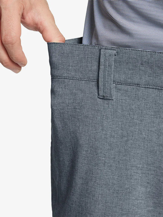 NAVY 7 Inch Heather Performance Golf Shorts close-up of waistband being stretched to show elasticity