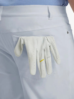 Back pocket with glove in Stretch Plain Everyday Pants, functional and relaxed – GLACIER GREY