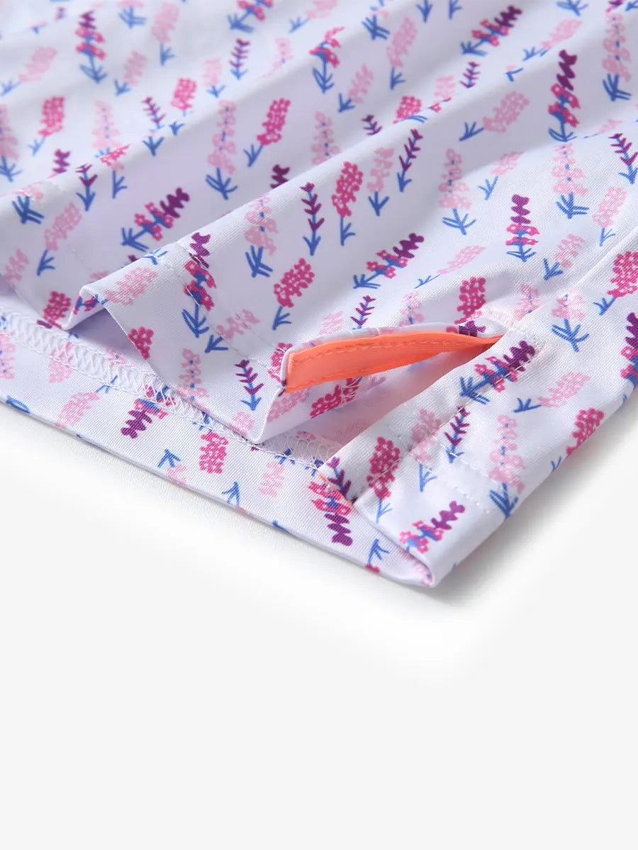 MAELREG's hem slit detail showcases the WHITE MULBERRY LAVENDER  Polo shirt. Its refined craftsmanship and fabric texture highlight its high quality